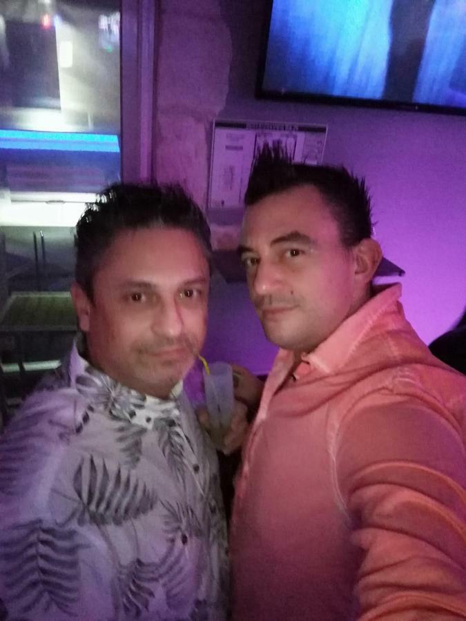 Chez Chris Et Greg Apartment Uchaud Bagian luar foto